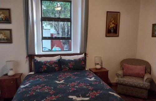 Robertson Casa | Arnheim Guest Cottage