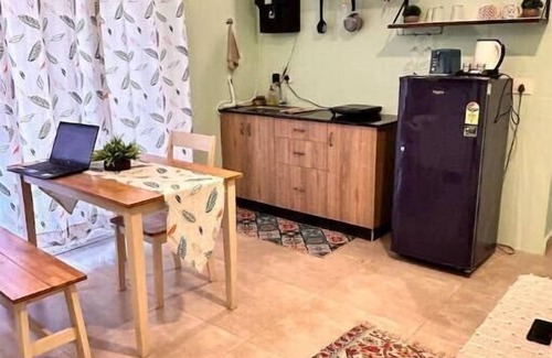 Grand Morrod Apartamento | Around The World 1BHK w pool at Arpora by Slow Stays