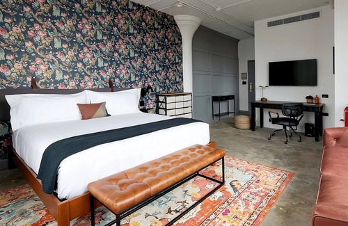 South Main Historic District Hotel | Arrive Memphis, Bigger Studio Room, Dogs Allowed, Minutes to Court Square!