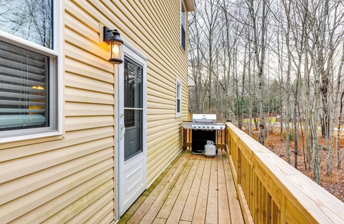 Pocono Lake Cabaña | Arrowhead Lake Access & Fire Pit: Serene Cottage