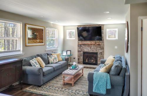 Pocono Lake Casa | Arrowhead Lake Access and Fire Pit Serene Cottage