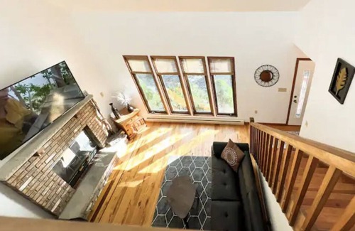 Pocono Lake Cabaña | Arrowhead Lake Cheerful 4-bedroom cottage by the lake