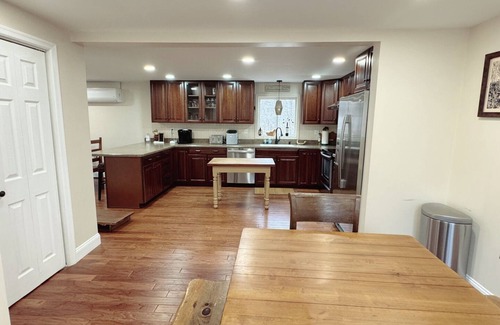 Pocono Lake Casa | Arrowhead Lake Woodland Hideaway