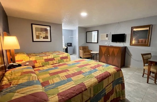 Burnet Hotel | Arrowhead Motel