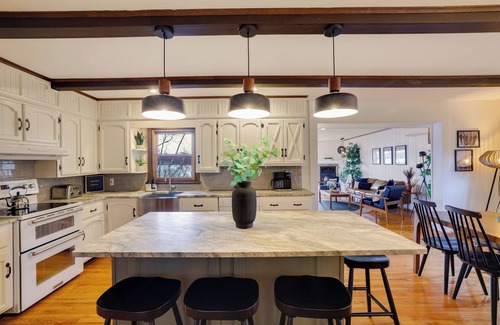 Pocono Lake Casa | Lakefront chalet - hot tub, sauna, firepit, arcades, close to skiing