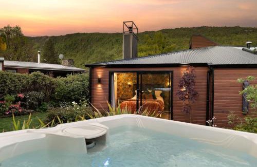 Arrowtown Casa | Arrowtown Luxury Escape Hot Tub Central Heating