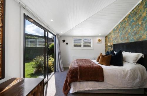 Arrowtown Casa | Arrowtown Luxury Escape Hot Tub Central Heating