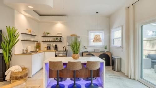 Old Village Casa | Arsenal Buyout by AvantStay 2 Homes Near Sullivan’s Island w Outdoor Dining
