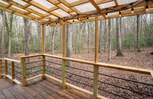 Pittsboro Apartamento | Art, Beauty, Nature: A Woodland Retreat