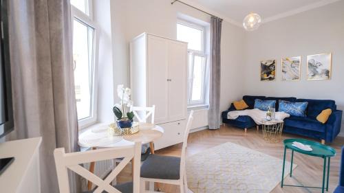 Wesoła Zachod Apartamento | Art Deco Elegance