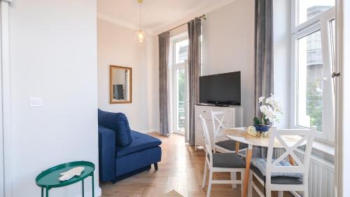 Wesoła Zachod Apartamento | Art Deco Elegance