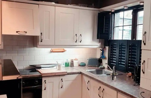 Ballyfermot Casa | Art Deco House Dublin Close to City Centre