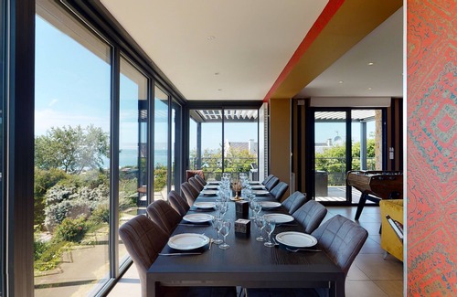 Donville-les-Bains Villa | Villa Art Deco frente al mar con chimenea, SPA, billar y futbolín.