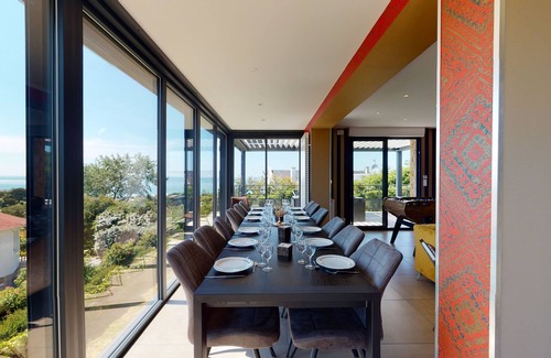 Donville-les-Bains Villa | Villa Art Deco frente al mar con chimenea, SPA, billar y futbolín.