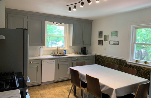 Elora Casa | Art gallery-inspired house steps from the Elora Mill. Plenty of private parking!