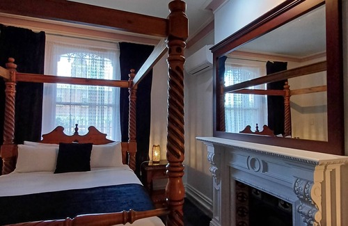 Launceston CBD Hotel | Art Hotel on York