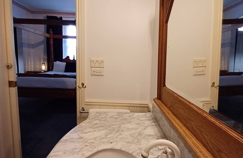 Launceston CBD Hotel | Art Hotel on York