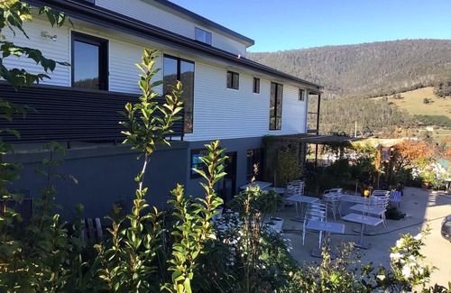 Huonville Casa | Art House.Paintings in hallway, bathroom, toilet, living areas and bedrooms.