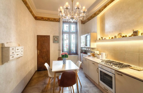 Karlin Apartamento | Art nouveau beauty