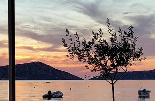 Messinia Apartamento | Art Studios Gialova Navarino Maizonette Sea view balcony 5" walk to the beach.
