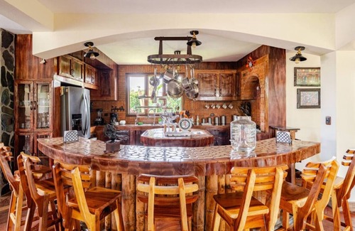 Quimbaya Chalet De Esquí | Art Tropical Retreat for Relaxation, Barbecue, and Quality Family Time!"