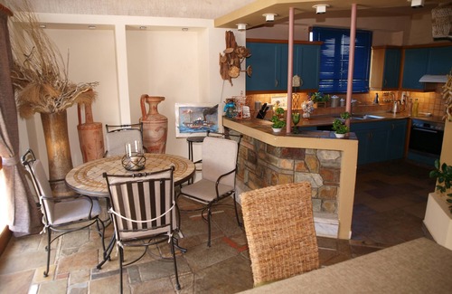 Makrys Tichos Villa | VILLA DE ARTE en la cima de la colina