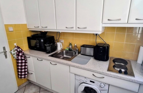 Innere Stadt Apartamento | ArtApartment near Stephansplatz Stylish 2 Bedroom with AC