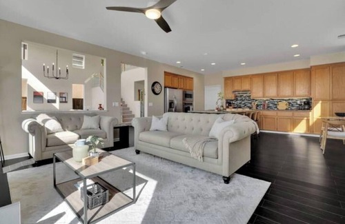 San Lorenzo Casa | Artful Living: A Contemporary Haven