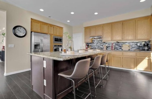 San Lorenzo Casa | Artful Living: A Contemporary Haven