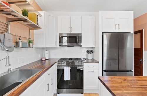 Fifth Ward Casa | Artfully Renovated space in Walker's Point. Milwaukee's Best Neighborhood.
