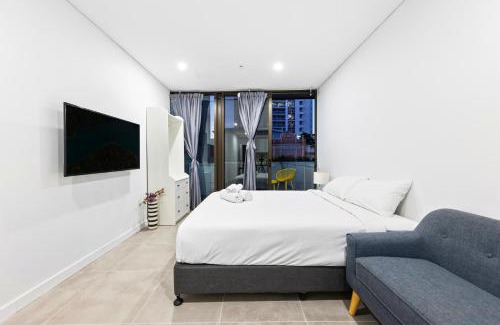 Bondi Junction Hotel | Arthur Hotel Bondi Junction no reception and house keeping no sofa bed