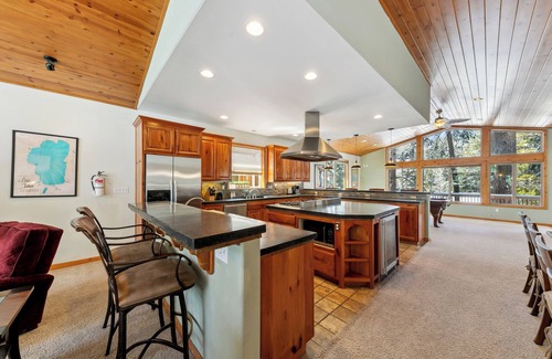 Tahoe Paradise Chalet De Esquí | Artisan Chalet: Pet Friendly, Deluxe Kitchen, Games