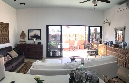 Cerritos Villa | Casita de un dormitorio diseñada por artistas