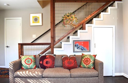 Boulevard Oaks Apartamento | Artist Refuge in Beautiful Oak-lined Neighborhood
