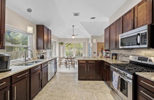Cedar Park Casa | Artist Retreat at Cypress Creek - Hotub - Sleeps 9