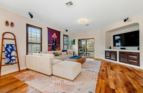 Leander Casa | Artist Retreat in North Austin - Endless Amenities