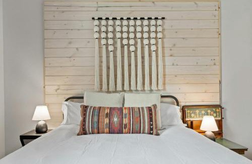 Leander Casa | Artist Retreat in North Austin - Endless Amenities