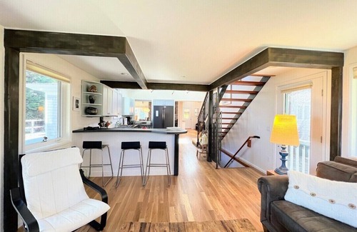 East Orleans Casa | Artist Retreat Views of Ocean