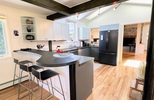 East Orleans Casa | Artist Retreat Views of Ocean
