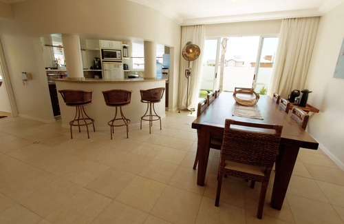 Canto Grande Casa | Artist's House, 4 suites, and an amazing pool 60 m from the sea.