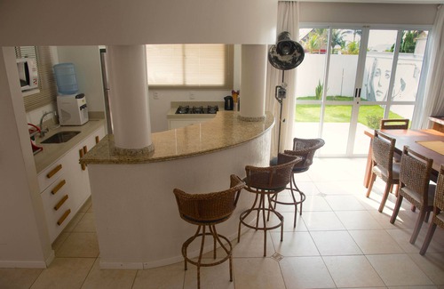 Canto Grande Casa | Artist's House, 4 suites, and an amazing pool 60 m from the sea.