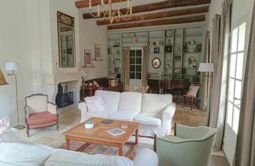 Alleins Casa | Artist's Villa With Pool Near Aix-En-Provence