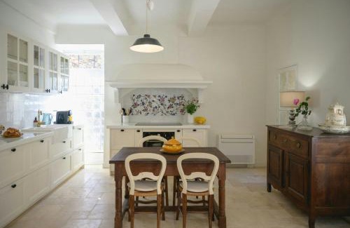 Alleins Casa | Artist's Villa With Pool Near Aix-En-Provence