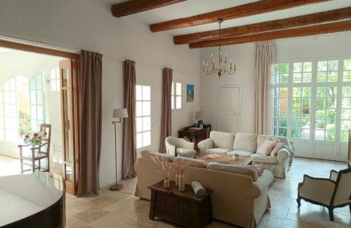 Alleins Casa | Artist's Villa With Pool Near Aix-En-Provence