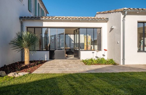 Sainte-Marie-de-Re Casa | Artist villa in the heart of la Noue