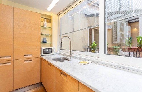 Rione VIII Sant'Eustachio Apartamento | Artistic 3-BDR Gem: Steps from Pantheon & Piazza Navona