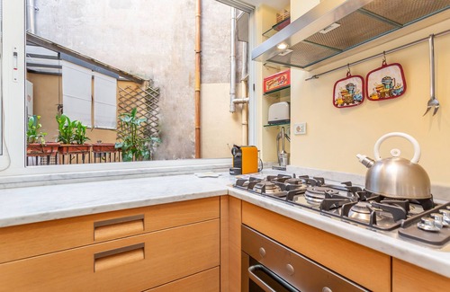 Rione VIII Sant'Eustachio Apartamento | Artistic 3-BDR Gem: Steps from Pantheon & Piazza Navona