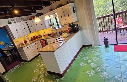 Fayetteville Casa | Artistic 70s house will make you feel nostalgic with all the modern comforts.