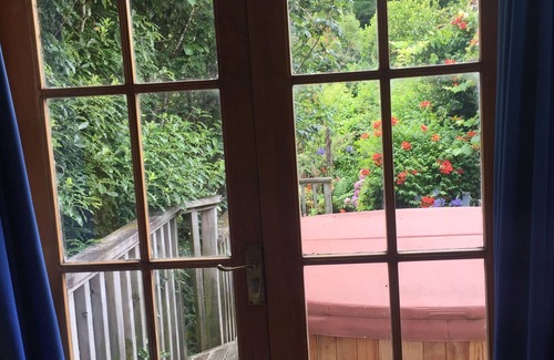 Raumati South Casa | Artistic cottage and Garden sanctuary