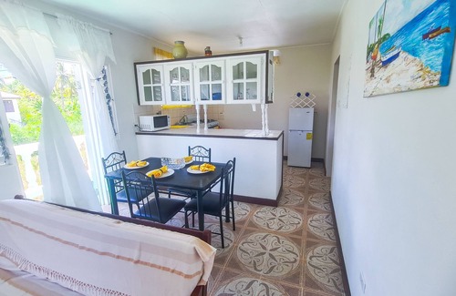 Merlin Bay Apartamento | Artistic Oasis in Aquarius, Steps to the Beach, Full Kitchen, Good WiFi, Laundry